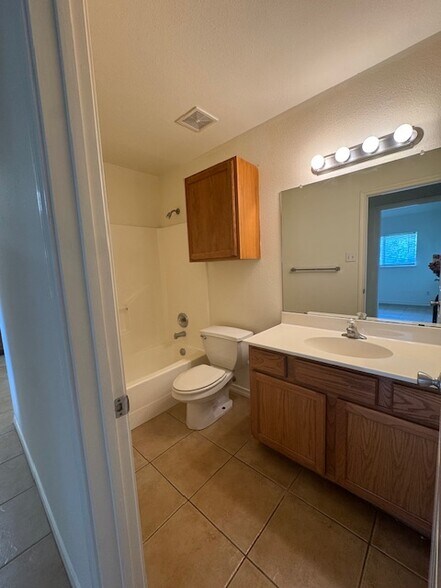 Hall Bath - 2782 San Angelo Ave