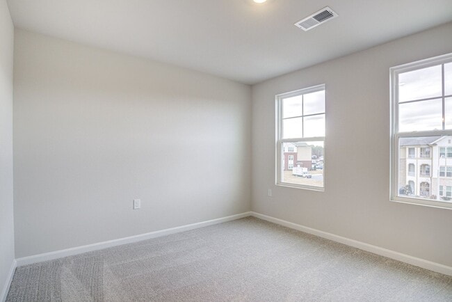 Building Photo - 2437 Kasota Ln