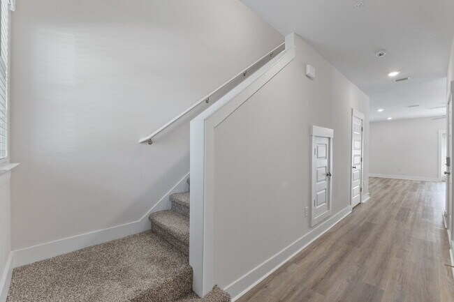 Building Photo - 9483 Nature Crk Cir