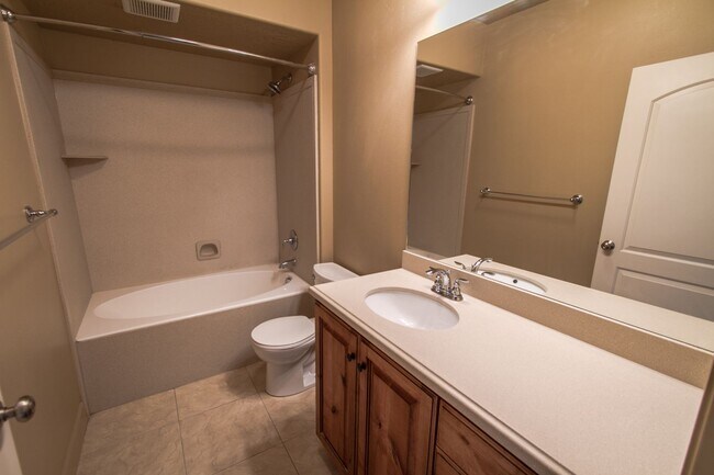 Building Photo - Italian Villages | 3- Bedroom Naples