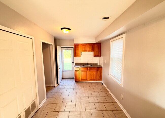 Building Photo - 23816 Kathleen Ave