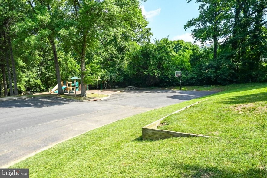 Building Photo - 7600 Tremayne Pl