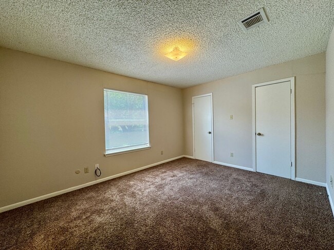 Building Photo - Single Family Home *LEASING SPECIAL AVAILA...