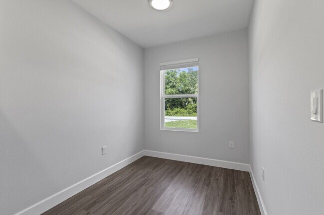 Building Photo - Spacious 3-Bedroom Duplex Oasis with 2 Full Baths in Port Charlotte – Your Ideal Retreat Awaits!