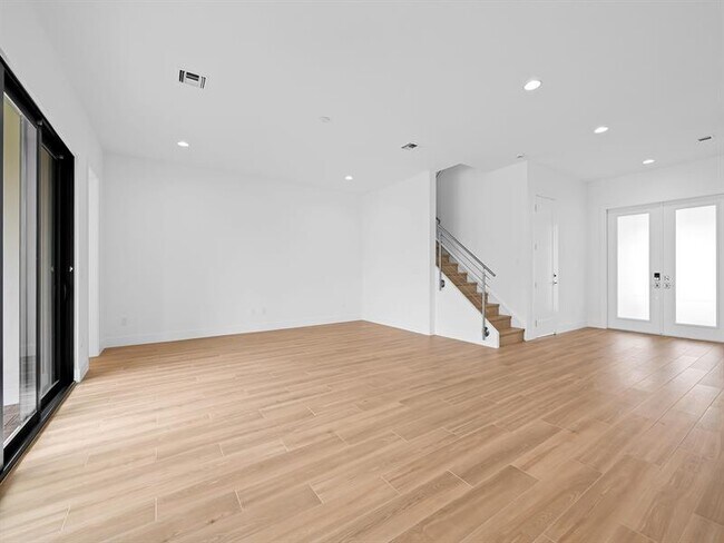 Building Photo - 1446 SW 23rd St