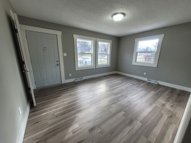 Building Photo - Renovated (in 2024!) two bedroom home, har...