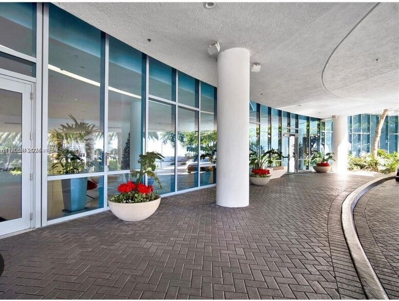 Primary Photo - 601 NE 36th St