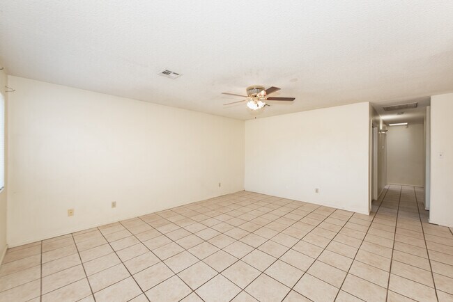 Building Photo - 4598 W 18th Ln