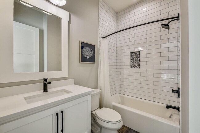 Building Photo - 14300 Front Beach Rd