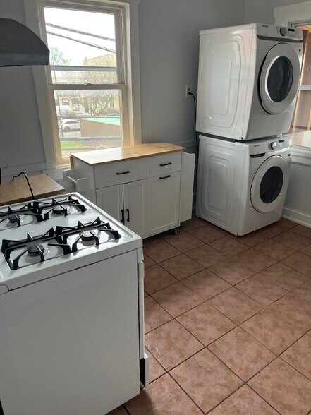 Building Photo - 2415 W Arthington St