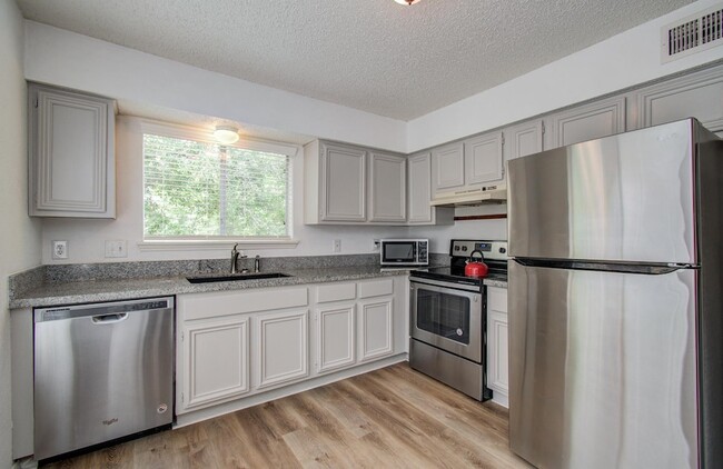 Building Photo - 12400 Overbrook Ln