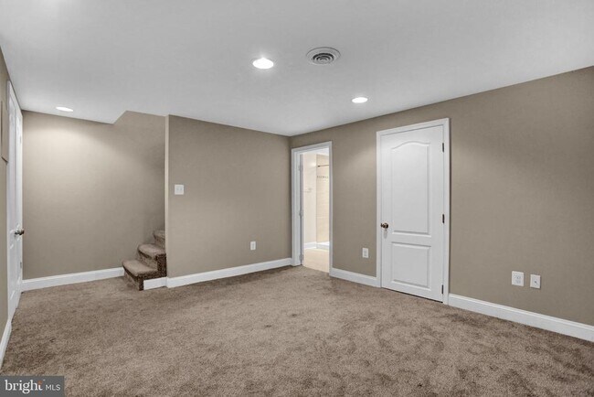 Building Photo - 1737 Weston Ave