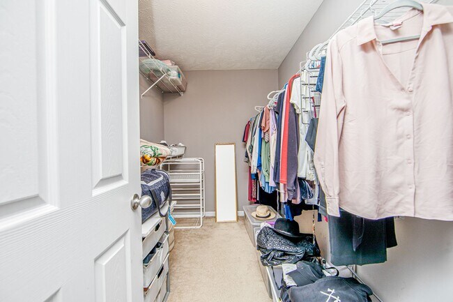 Building Photo - Good size home East of Raeford