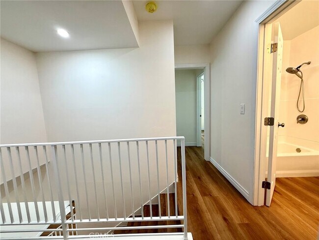 Building Photo - 1803 W Greenleaf Ave