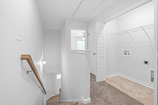 Building Photo - 2 Bedroom Condo For Rent Near Riverside Dr...