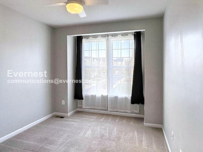 Building Photo - 9001 Elderwood Pl