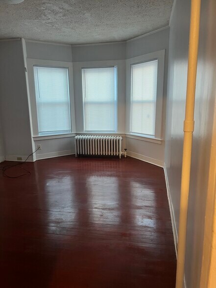 Building Photo - 55 Laurel St