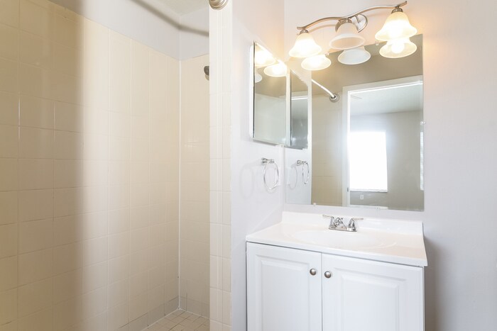 Building Photo - 2344 Cordova Ct