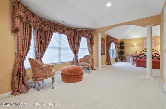 Building Photo - 29 Northwoods Rd