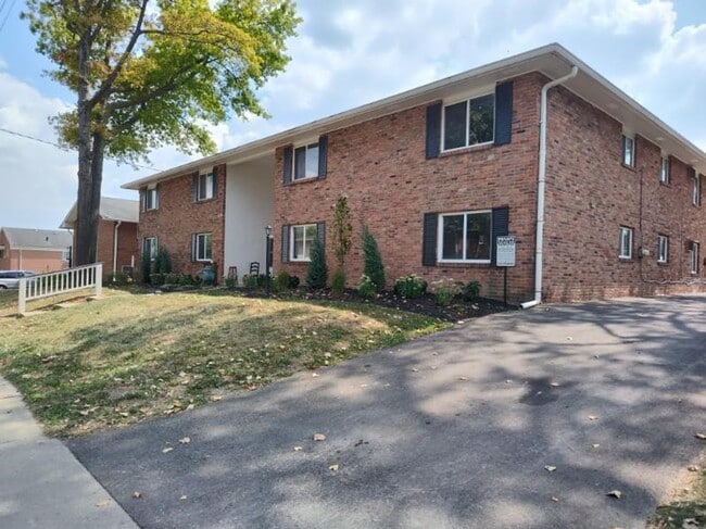 Building Photo - 639 Riverview Dr