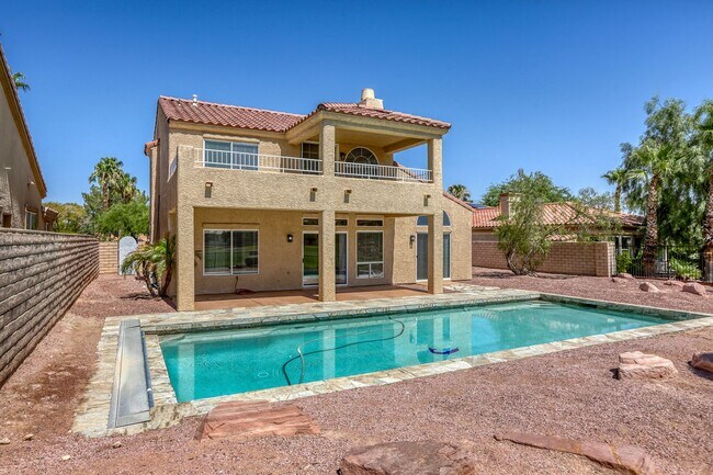 Building Photo - POOL HOME WITH LUSCIOUS GOLF COURSE & MAJE...