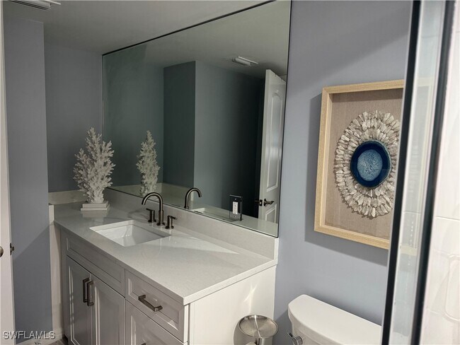 Building Photo - 960 7th St S