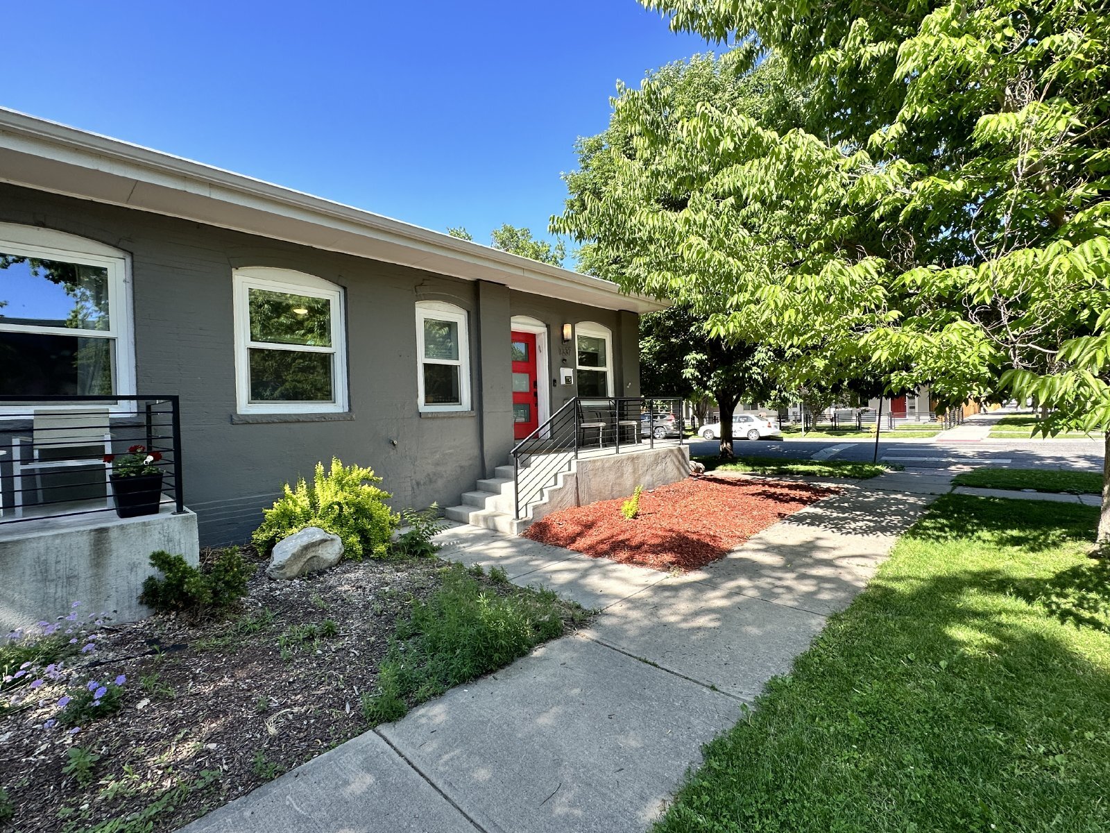 Building Photo - 1337 E 33rd Ave