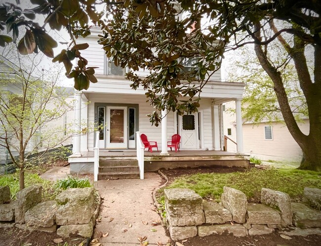 Building Photo - Four Bedroom Historic Clifton Gem!