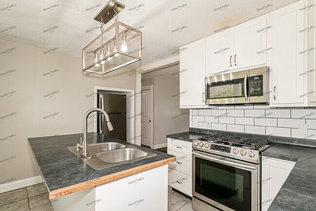 Building Photo - 1851 Longford Dr