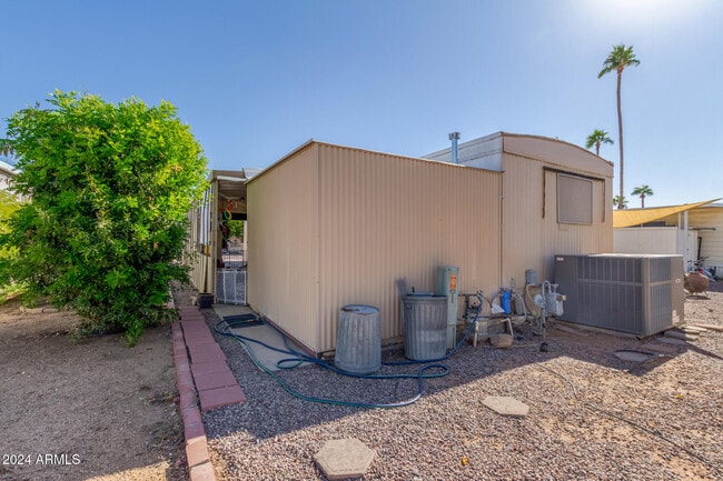 Building Photo - 2650 W Union Hills Dr