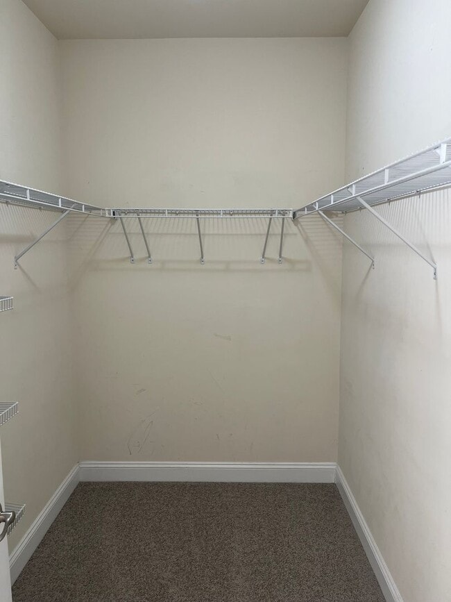 Building Photo - Large Townhouse In Haymarket