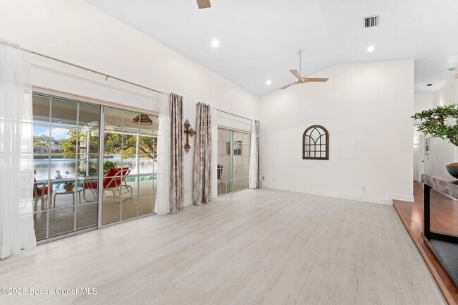 Building Photo - 662 Rossmoor Cir