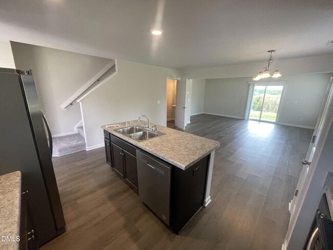 Building Photo - 1100 Peony Ln