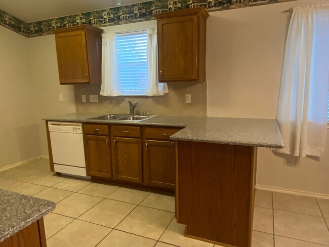 Building Photo - CHARMING 4 BEDROOM, BELTON ISD