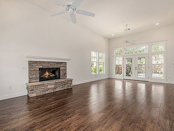 Building Photo - 122 W Cottage Ln