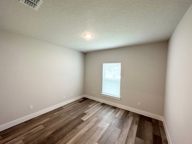 Building Photo - 6 Slate Wood Ct