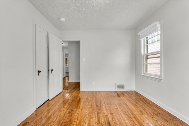 Building Photo - 936 Elbon Rd