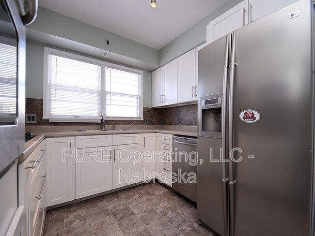 Building Photo - 4921 Bancroft St