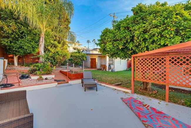 Building Photo - 3 Bedroom Home with Ocean Views in Point Loma