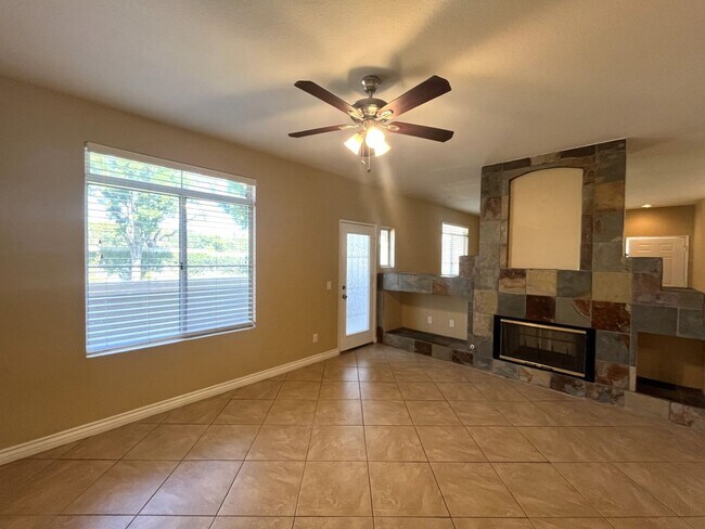 Building Photo - 3 bed, 3 bath located in Ontario, CA!