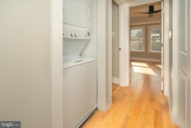 Building Photo - 1711 S 5th St