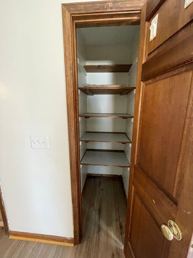 Building Photo - 3 Bedroom 2.5 Bath Townhome Located in Fou...