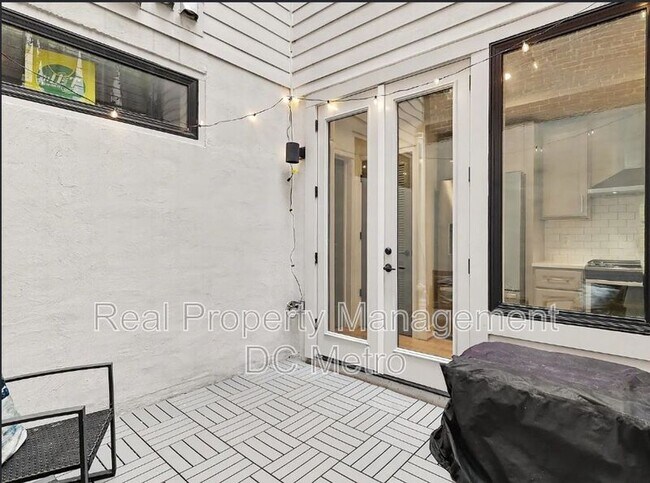 Building Photo - 811 Upshur St NW