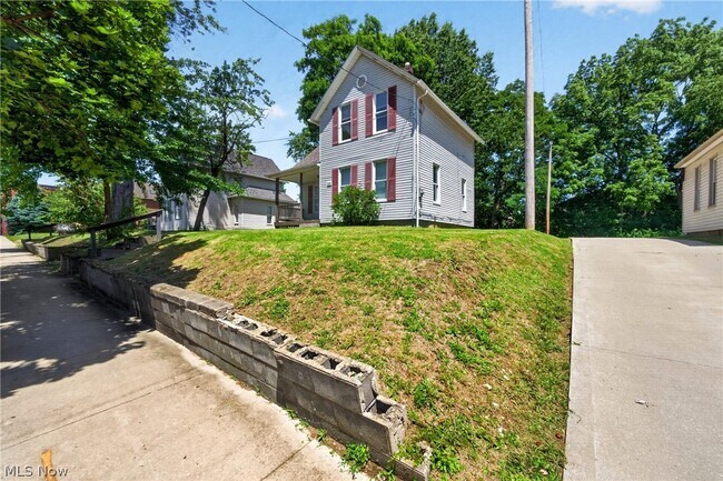 Building Photo - 505 Brown St