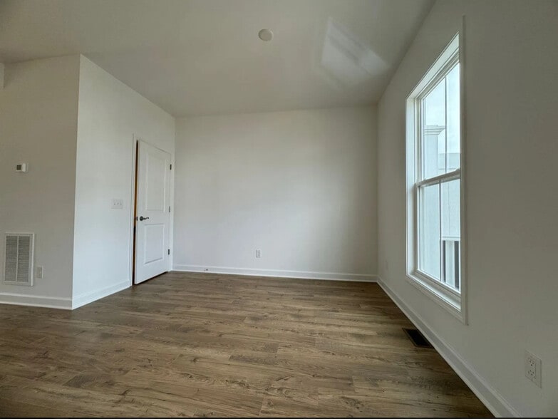 Dining - 3046 Deptford St