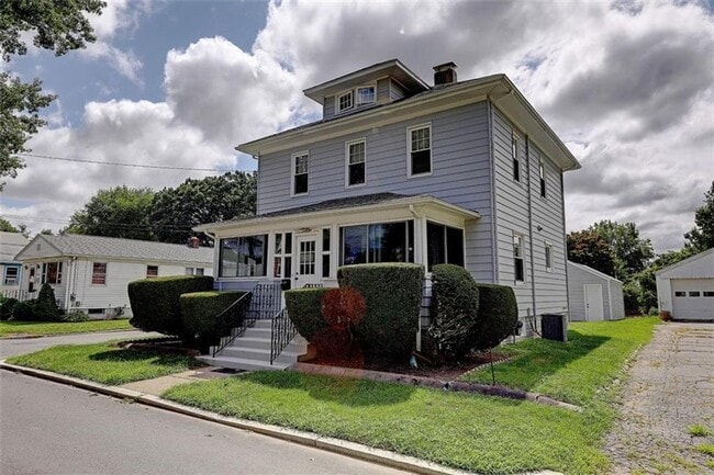 Primary Photo - Providence/Elmhurst – Gorgeous Single Fami...