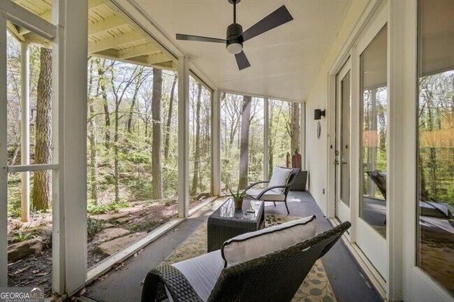 Building Photo - 625 Idlewood Dr NW
