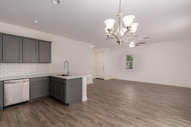 Building Photo - 5552 S Dillon