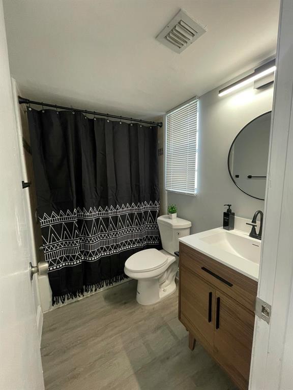 Building Photo - Southeast 7th Street, Hallandale Beach, FL 33009 - 1 BR 1 BA condo