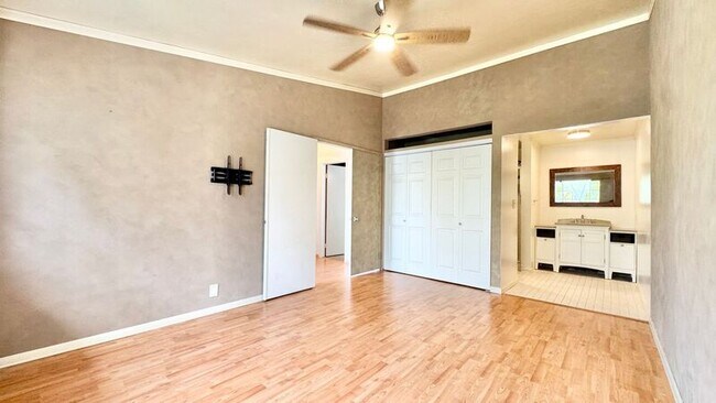 Building Photo - 239 Mananai Pl